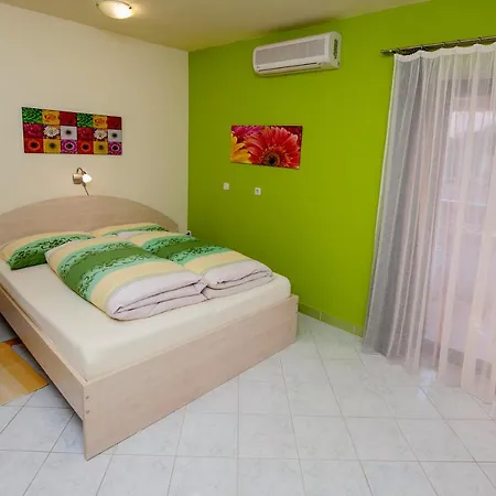 Oda ve Kahvaltı Erik Adults Only 3*