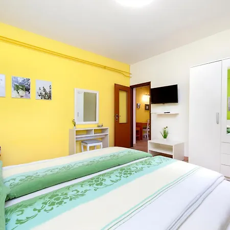 Oda ve Kahvaltı Erik Adults Only