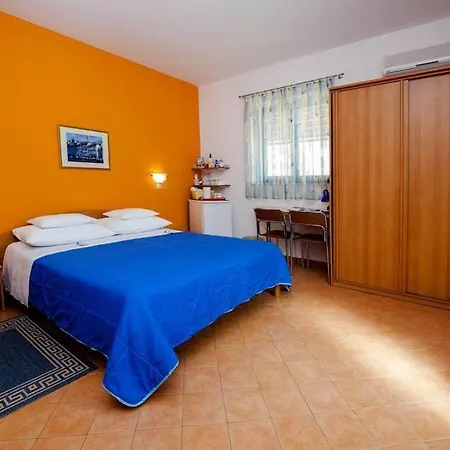 Oda ve Kahvaltı Erik Adults Only