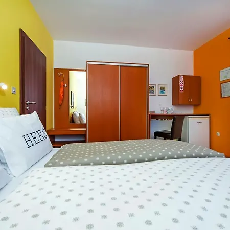Oda ve Kahvaltı Erik Adults Only 3*
