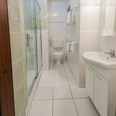 Erik Adults Only ベッド・アンド・ブレックファスト