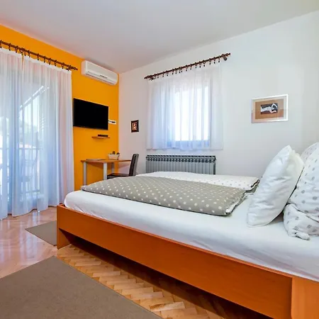 Erik Adults Only 3* ロヴィニ