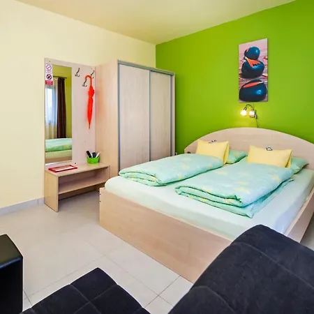 ベッド・アンド・ブレックファスト Erik Adults Only ロヴィニ