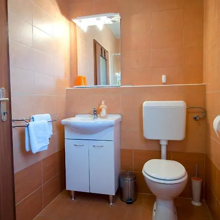 Erik Adults Only ロヴィニ