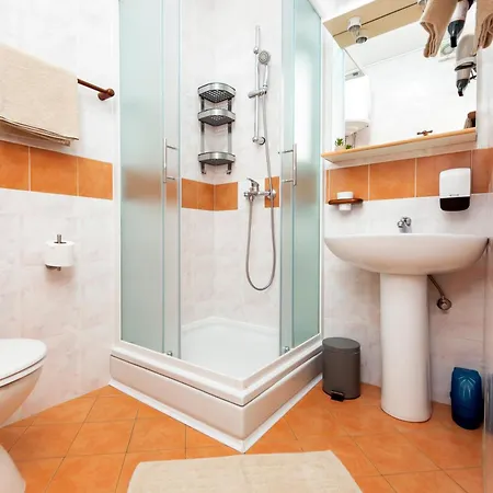 ベッド・アンド・ブレックファスト Erik Adults Only ロヴィニ