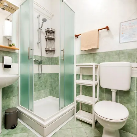 Erik Adults Only ベッド・アンド・ブレックファスト