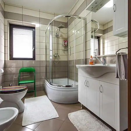 ベッド・アンド・ブレックファスト Erik Adults Only ロヴィニ