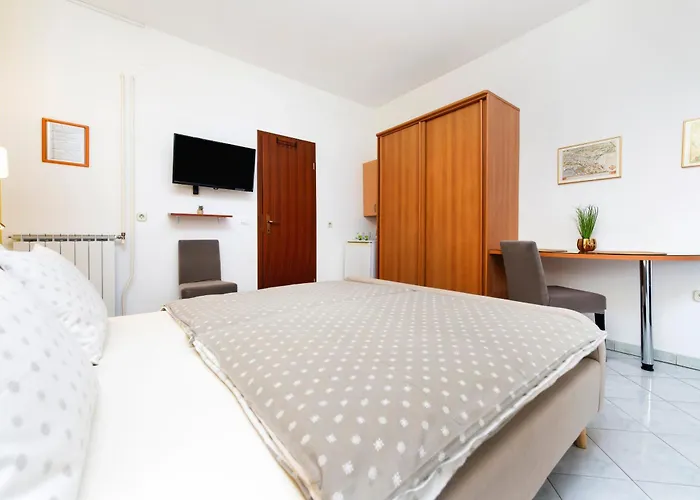 Erik Adults Only Bed & Breakfast 3*