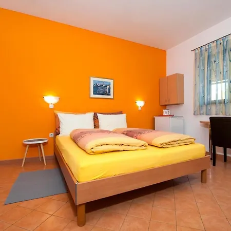 Erik Adults Only Bed & Breakfast